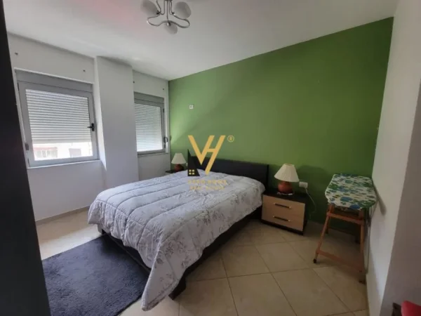 Tirane, jepet me qera apartament 1+1+Ballkon Kati 3, 70 m² 520 € (ALI DEMI)