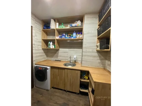 Tirane, jepet me qera apartament+verande | Penthouse Kati 9, 210 m² 1.200 € (Yzberisht)