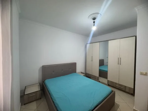 Tirane, jepet me qera apartament 2+1+Ballkon Kati 2, 124 m² 500 € (Astir (bar Artisti))