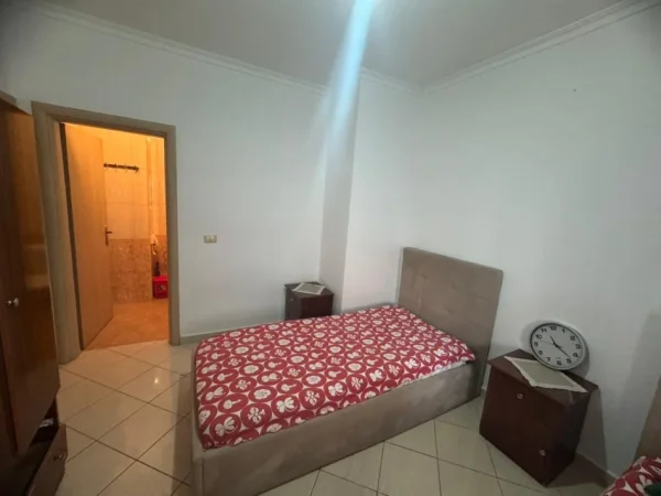 Tirane, jepet me qera apartament 2+1+Ballkon Kati 2, 124 m² 500 € (Astir (bar Artisti))