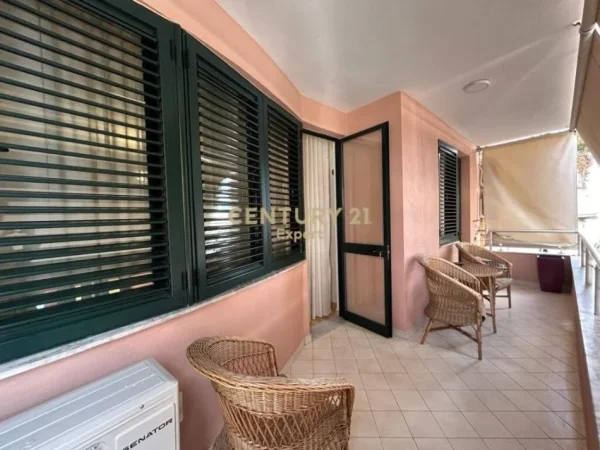 Tirane, jepet me qera apartament 2+1+Ballkon Kati 5, 112 m² 800 € (21 dhjetori)