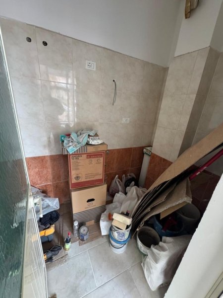 Tirane, jepet me qera dyqan Kati 0, 32 m² 500 € (STADIUMI DINAMO)