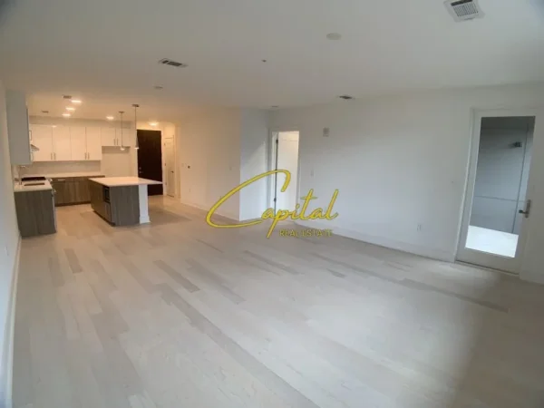 Tirane, jepet me qera ambjent biznesi Kati 1, 100 m² 700 € (KOMPLEKSI DELIJORGJI)