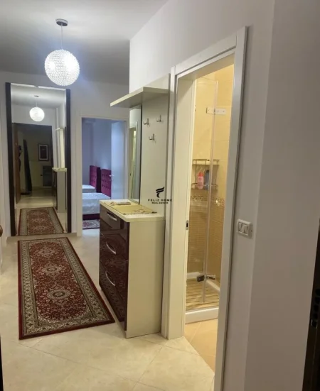 Tirane, jepet me qera apartament 3+1 Kati 8, 120 m² 1.500 € (SELVIA)