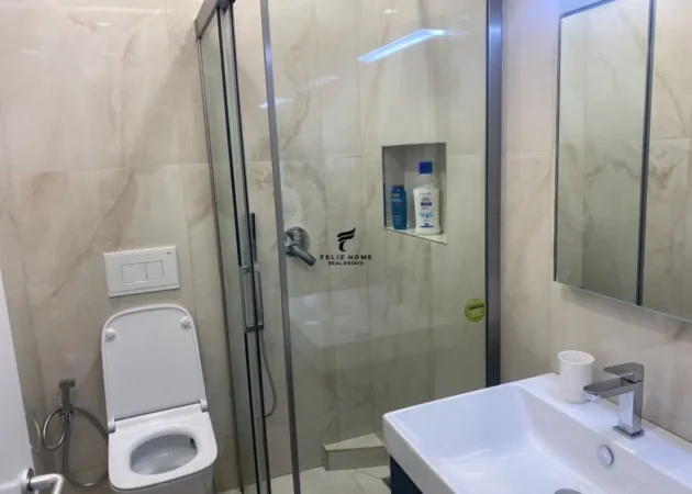 Tirane, jepet me qera apartament 3+1 Kati 8, 120 m² 1.500 € (SELVIA)