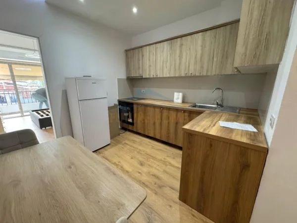 Tirane, jepet me qera apartament 1+1 Kati 6, 70 m² 700 € (MYSLYM SHYRI)