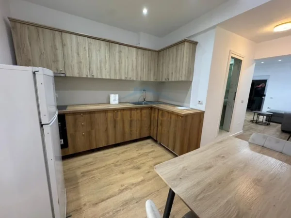 Tirane, jepet me qera apartament 1+1 Kati 6, 70 m² 700 € (MYSLYM SHYRI)