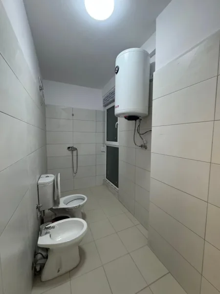 Tirane, jepet me qera apartament 3+1 Kati 3, 500 € (RRUGA 5 MAJI)