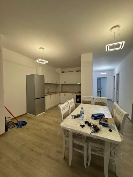 Tirane, jepet me qera apartament 3+1 Kati 3, 500 € (RRUGA 5 MAJI)