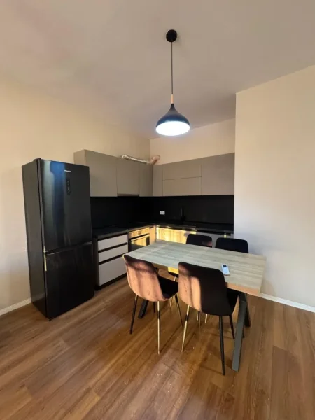 Tirane, jepet me qera apartament 2+1 Kati 6, 700 € (RRUGA 5 MAJI)