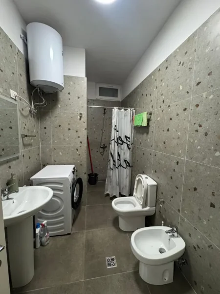 Tirane, jepet me qera apartament 2+1 Kati 6, 700 € (RRUGA 5 MAJI)