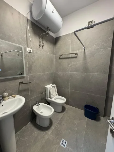 Tirane, jepet me qera apartament 2+1 Kati 6, 700 € (RRUGA 5 MAJI)