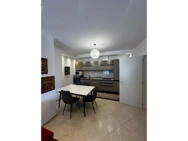 Tirane, jepet me qera apartament 3+1+2 Kati 7, 112 m² 1.400 € (9-KATESHET , Qender)
