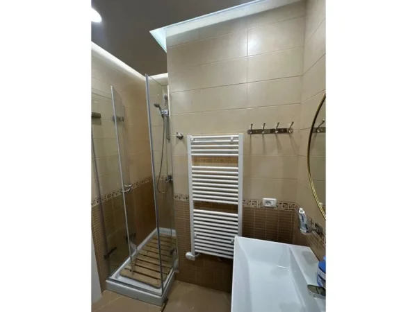 Tirane, jepet me qera apartament 3+1+2 Kati 7, 112 m² 1.400 € (9-KATESHET , Qender)