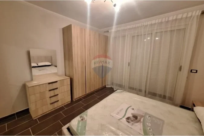 Tirane, jepet me qera 2+1+Ballkon Kati 6, 120 m² 500 € (Pallatet Cabej)