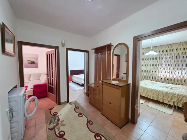 Tirane, jepet me qera apartament 2+1 Kati 1, 72 m² 630 € (Pazari Ri)