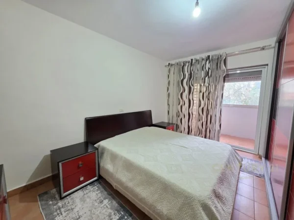 Tirane, jepet me qera apartament 2+1 Kati 1, 72 m² 630 € (Pazari Ri)