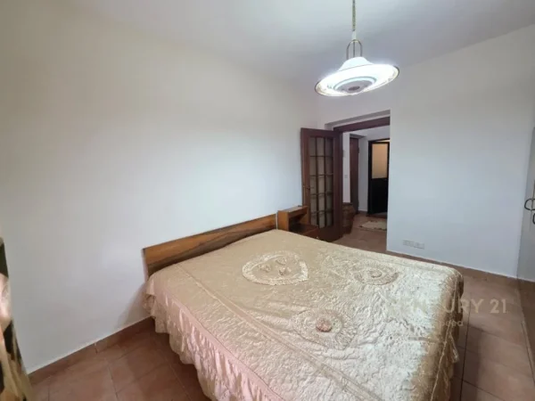 Tirane, jepet me qera apartament 2+1 Kati 1, 72 m² 630 € (Pazari Ri)