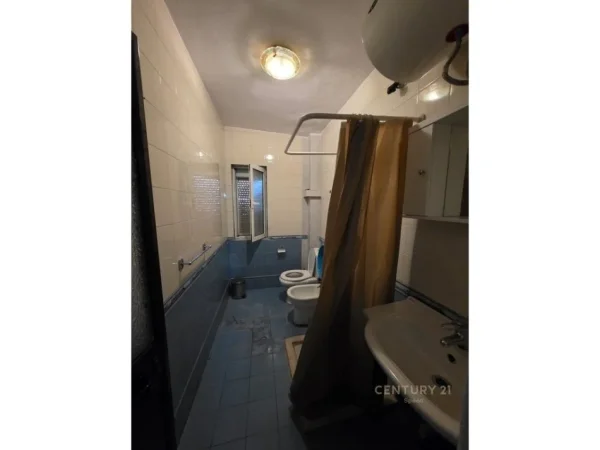 Tirane, jepet me qera apartament 2+1 Kati 1, 72 m² 630 € (Pazari Ri)