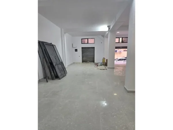 Tirane, jepet me qera ambjent biznesi Kati 0, 117 m² 750 € (21 Dhjetori)