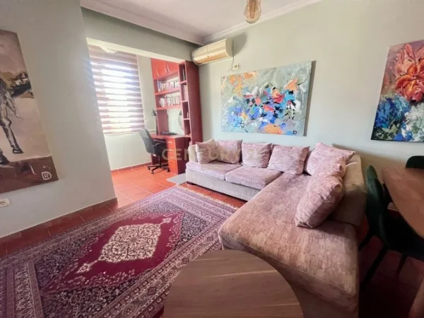 Tirane, jepet me qera apartament 1+1 Kati 8, 67 m² 450 € (rruga 5 Maji)