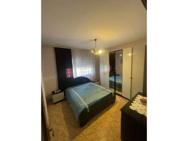 Tirane, jepet me qera apartament 2+1 Kati 6, 100 m² 450 € (Kinostudio)