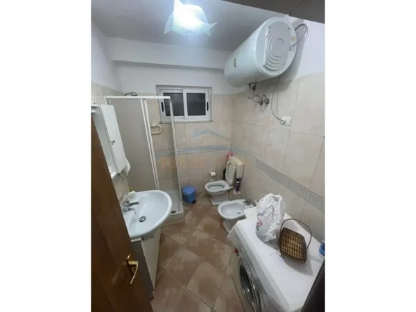 Tirane, jepet me qera apartament 2+1 Kati 6, 100 m² 450 € (Kinostudio)