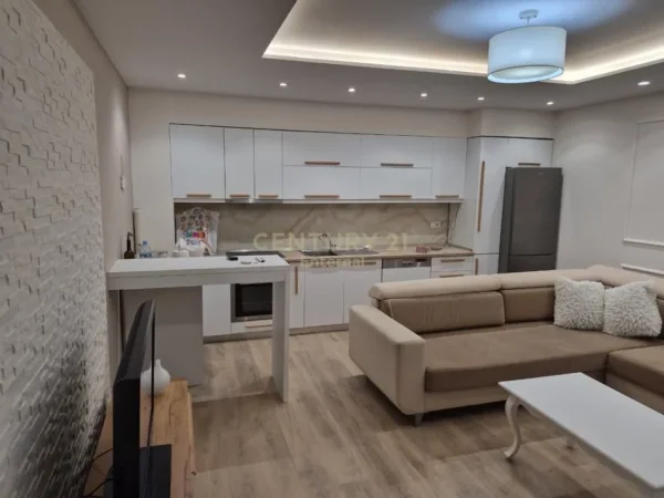 Tirane, jepet me qera apartament 2+1 Kati 2, 103 m² 800 € (liqeni Thate)