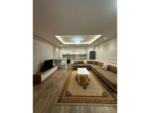 Tirane, jepet me qera apartament 2+1 Kati 2, 103 m² 800 € (liqeni Thate)