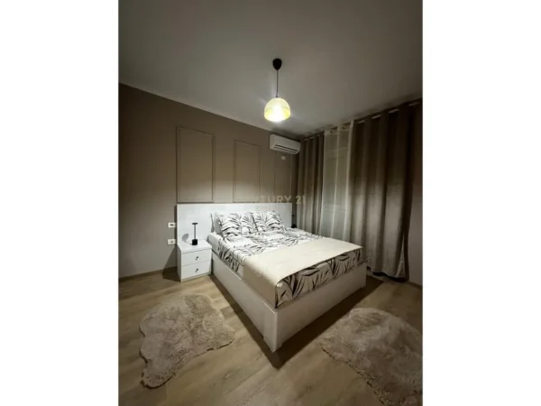 Tirane, jepet me qera apartament 2+1 Kati 2, 103 m² 800 € (liqeni Thate)