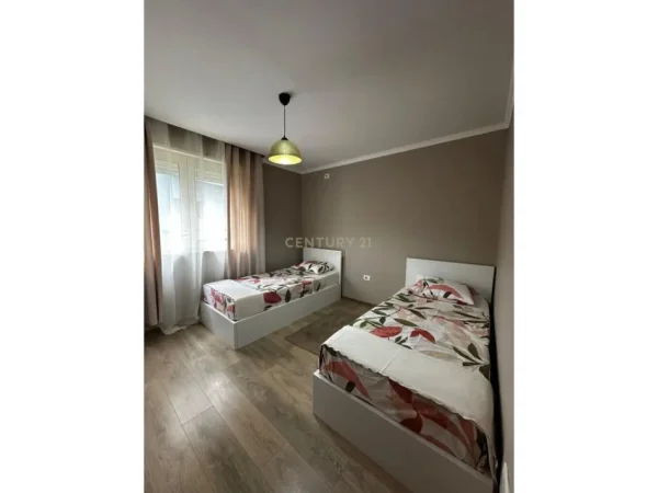 Tirane, jepet me qera apartament 2+1 Kati 2, 103 m² 800 € (liqeni Thate)