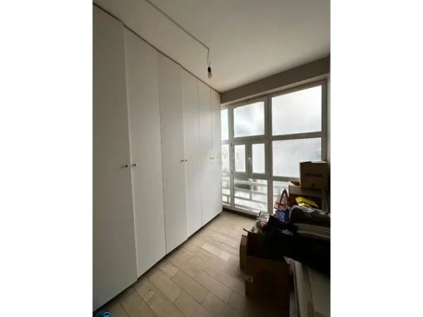 Tirane, jepet me qera apartament 2+1 Kati 2, 103 m² 800 € (liqeni Thate)