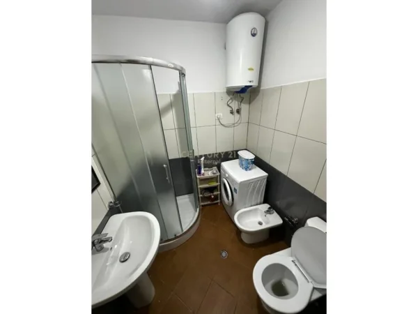Tirane, jepet me qera apartament 2+1 Kati 2, 103 m² 800 € (liqeni Thate)