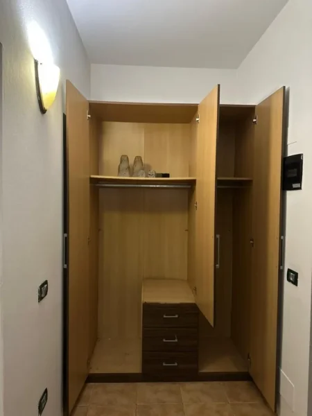 Tirane, jepet me qera apartament 1+1+Aneks+Ballkon Kati 0, 64 m² 466 € (Rruga Sulejman Delvina)