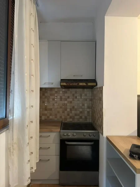 Tirane, jepet me qera apartament 1+1+Aneks+Ballkon Kati 0, 64 m² 466 € (Rruga Sulejman Delvina)