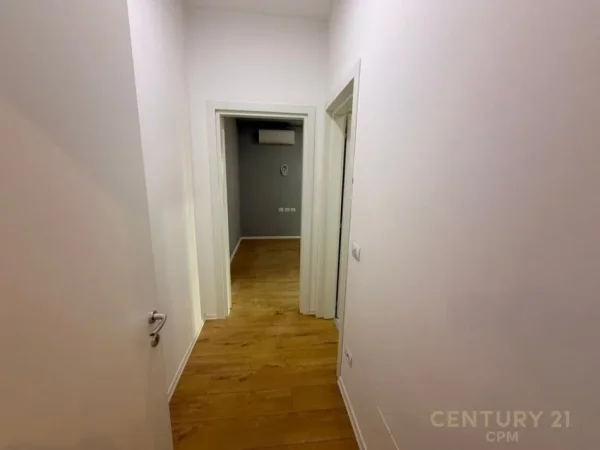 Tirane, jepet me qera ambjent biznesi Kati 7, 110 m² 1.000 € (Rruga e Kavajes)