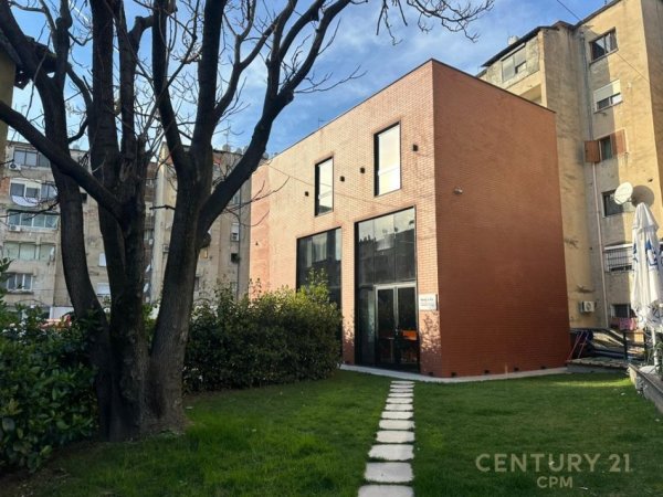 Tirane, shitet ambjent biznesi Kati 3, 240 m² 870.000 € (Rruga e Durresit)