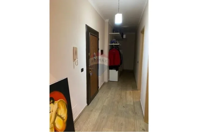 Tirane, jepet me qera apartament 2+1+Ballkon Kati 4, 102 m² 500 € (Pallatet Cabej)