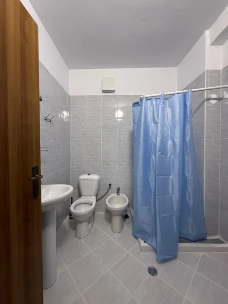 Tirane, jepet me qera apartament 1+1 Kati 1, 64 m² 430 € (ASTIR , PALLATET ROMARJO)
