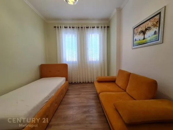 Tirane, jepet me qera apartament 1+1 Kati 3, 123 m² 700 € (Selite)