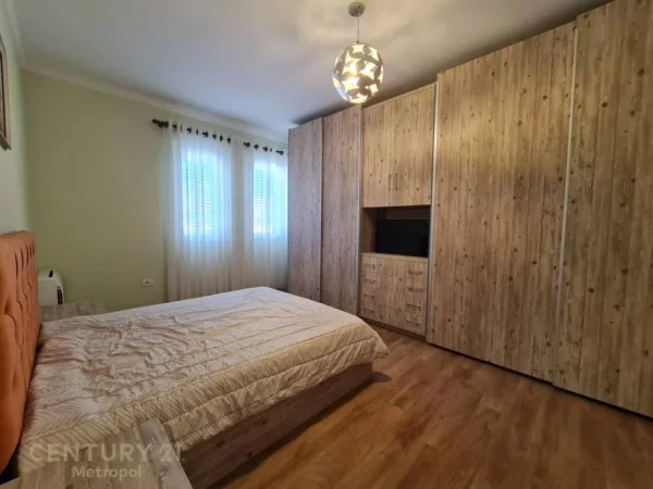 Tirane, jepet me qera apartament 1+1 Kati 3, 123 m² 700 € (Selite)