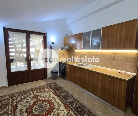 Shkoder, jepet me qera Vile 3 Katshe Kati 2, 150 m² 800 € (QENDER)