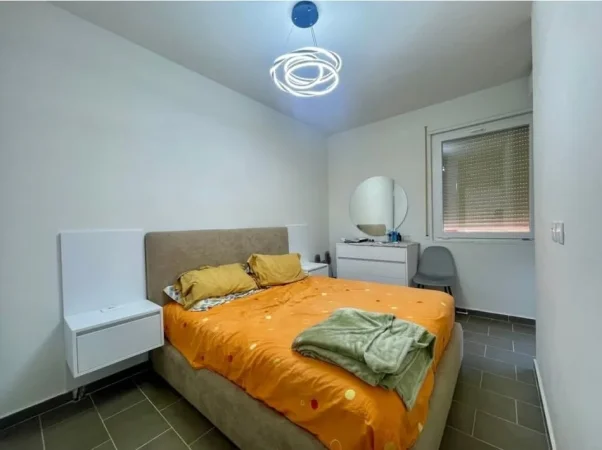 Tirane, jepet me qera apartament 1+1+Ballkon Kati 8, 66 m² 500 € (Golden Park 3)