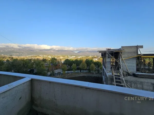 Tirane, shitet Vile 3+1+Aneks+Ballkon Kati 3, 234 m² 409.200 € (Farke)