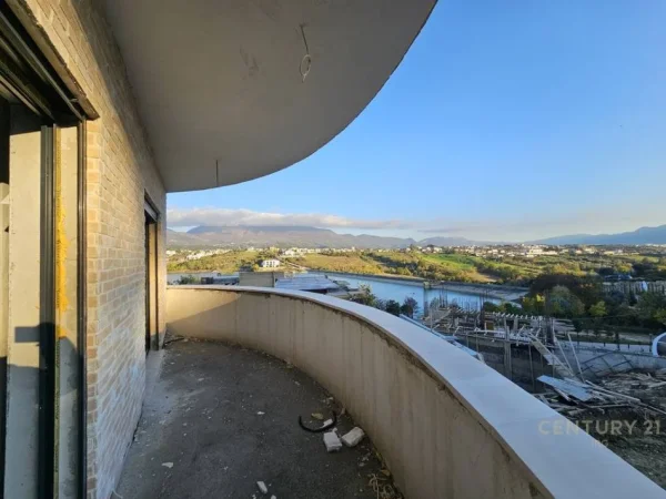 Tirane, shitet Vile 3+1+Aneks+Ballkon Kati 3, 234 m² 409.200 € (Farke)
