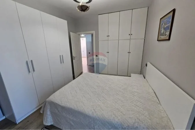 Tirane, jepet me qera apartament 3+1+Ballkon Kati 3, 143 m² 1.000 € (Garda)