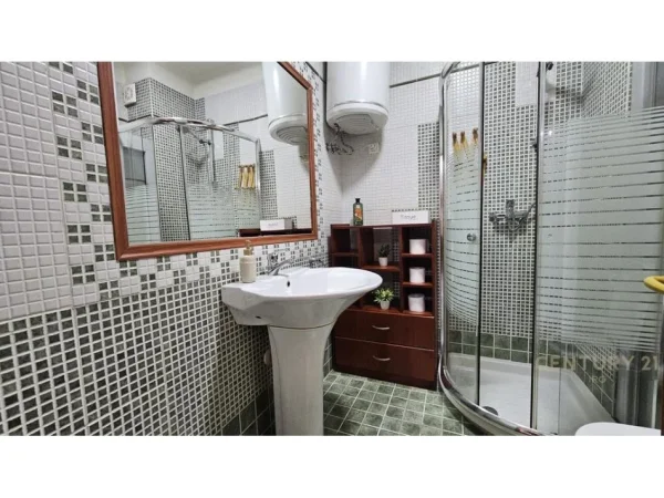 Tirane, shitet apartament+verande | Penthouse 3+1+Aneks+Ballkon Kati 12, 197 m² 620.000 € (Bllok)