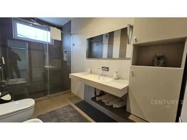 Tirane, shitet apartament+verande | Penthouse 3+1+Aneks+Ballkon Kati 12, 197 m² 620.000 € (Bllok)