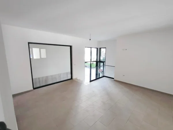 Tirane, shitet ambjent biznesi Kati 0, 44 m² 170.000 € 