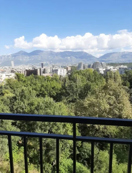 Tirane, jap me qera apartament 1+1 Kati 5, 70 m² 800 € (Kopshti Botanik)